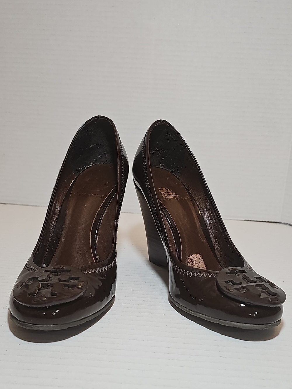 Tory Burch Brown Patent Leather Wedge Pumps with Logo Medallion
